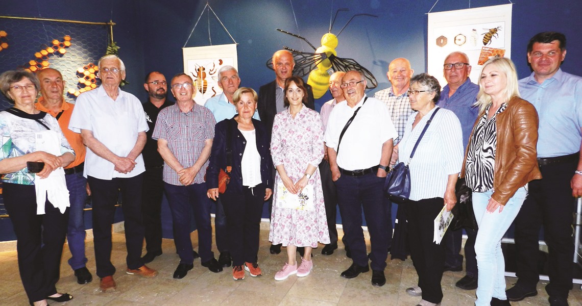 Posavska Hrvatska : Multidisciplinarna izložba posvećena pčelarstvu