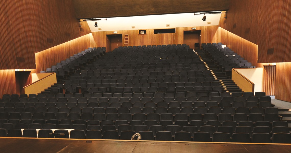 Posavska Hrvatska : Dvorana čeka nove sjedalice