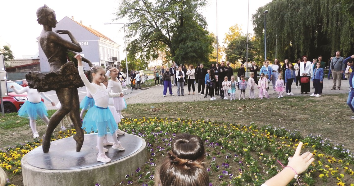Posavska Hrvatska : Neobuzdana radost plesanja