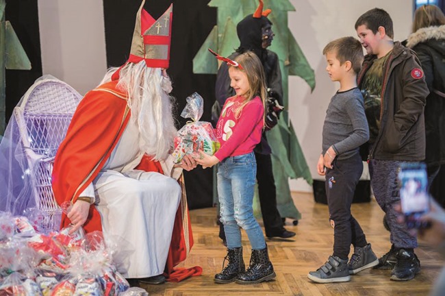 Aktualno :  Sveti Nikola donio darove djeci