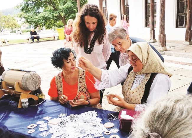 Kultura : „Sikirevački motivi“ na Međunarodnom Festivalu čipke u Bugarskoj