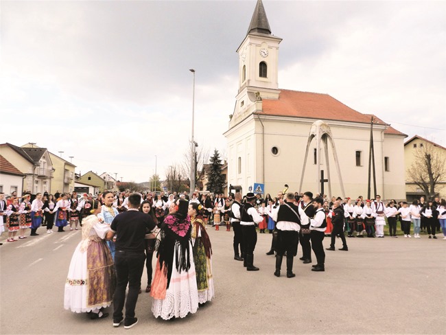 Posavska Hrvatska : Prava i prepoznatljiva tradicija 