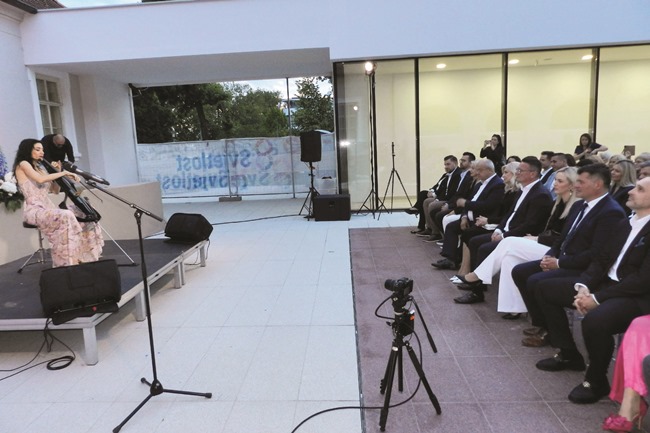 Posavska Hrvatska : Koncert Ane Rucner i radionica izrade nakita