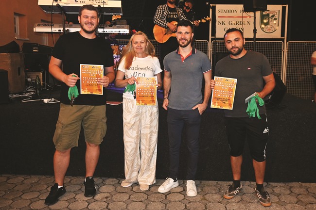 Posavska Hrvatska : Odlične plate Garčin