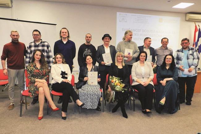 Posavska Hrvatska : Pišu priče i kvare nam djecu