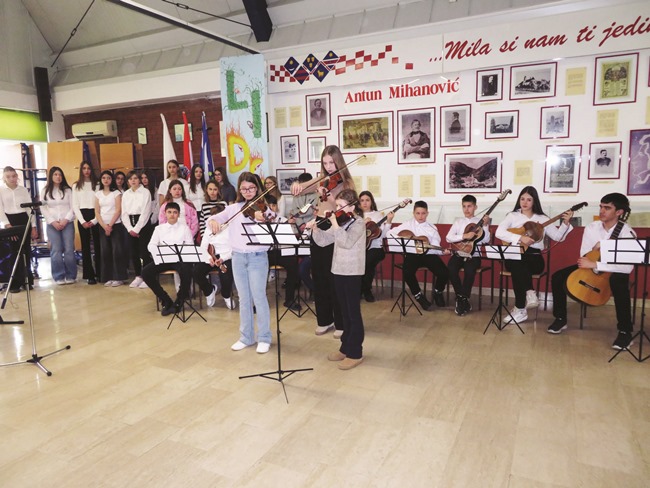 Školstvo : Počeli učenički ogledi i natjecanja 