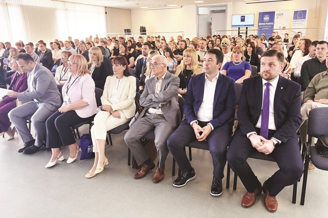 Posavska Hrvatska : Digitalna transformacija, održivost i razvoj u fokusu konferencije FESTUNG 2026