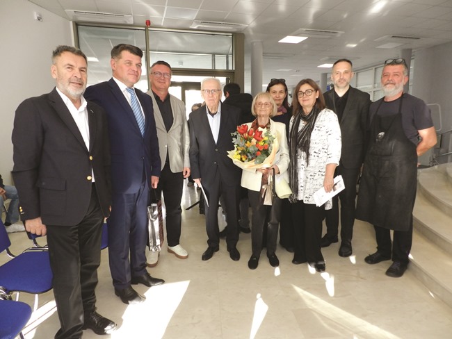 Kultura : Umjetnički lovor-vijenac gosparu Luki